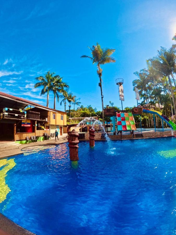 Hotel Hosteria D'Carlos Aqua Park Santo Domingo de los Colorados Exterior foto