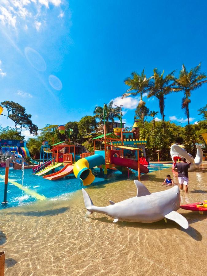 Hotel Hosteria D'Carlos Aqua Park Santo Domingo de los Colorados Exterior foto