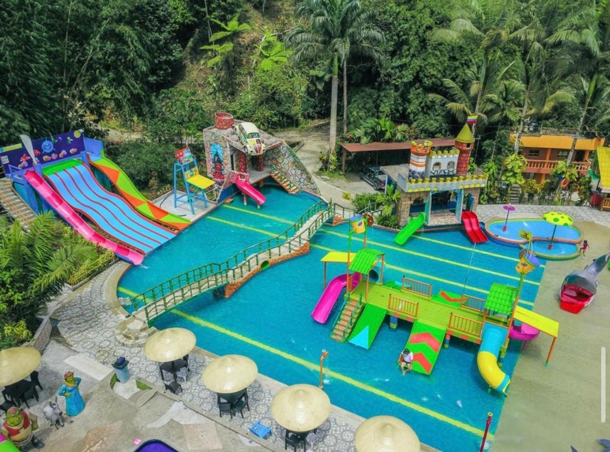 Hotel Hosteria D'Carlos Aqua Park Santo Domingo de los Colorados Exterior foto